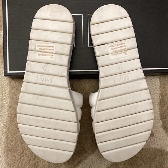 Mia Mishel Size 7 Slide On Shoes - Picture 5 of 6